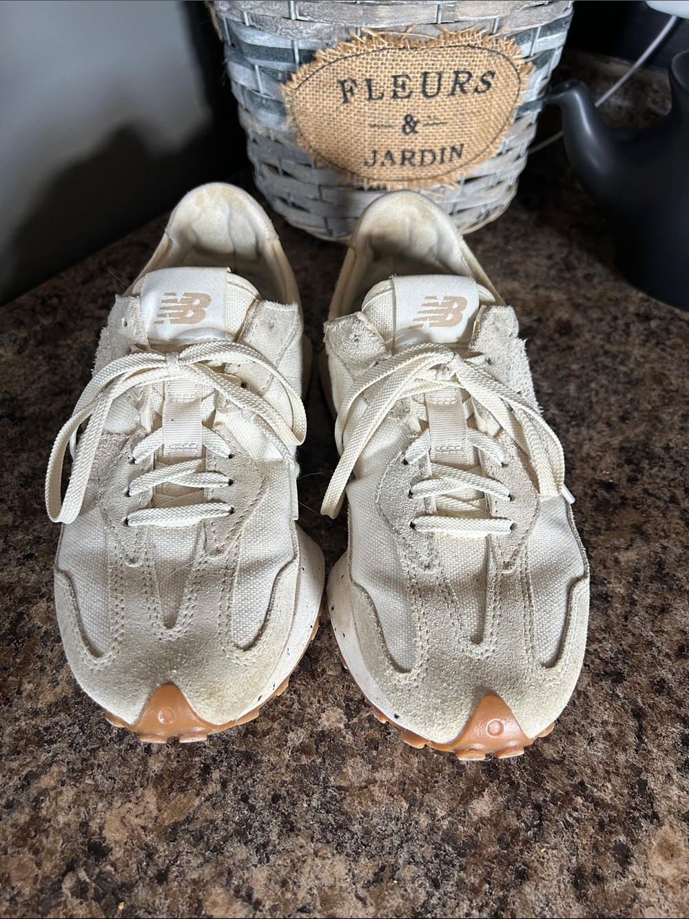 New Balance Women’s Beige VGUC Sneakers size 7.5
